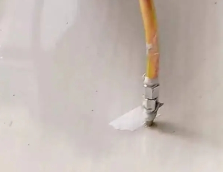 彭州瓷砖空鼓维修公司专业解答在瓷砖铺贴过程中，如果使用的砂料过粗（如全部使用了粗砂），可能会导致以下问题